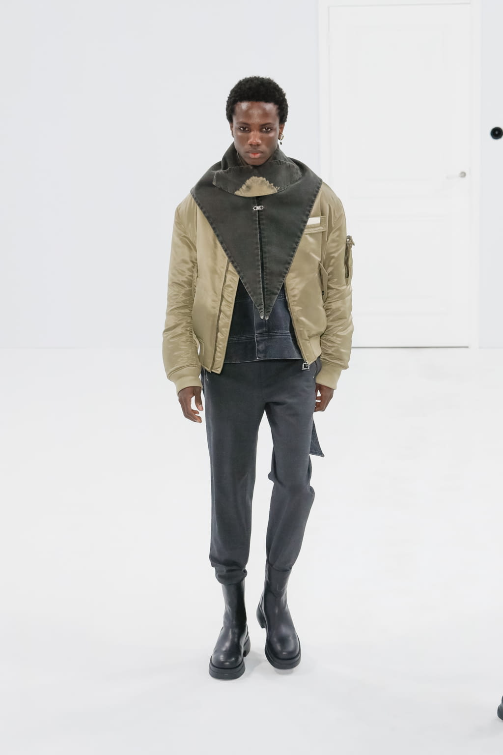 Fashion Week Paris Fall/Winter 2022 look 34 from the Wooyoungmi collection 男装