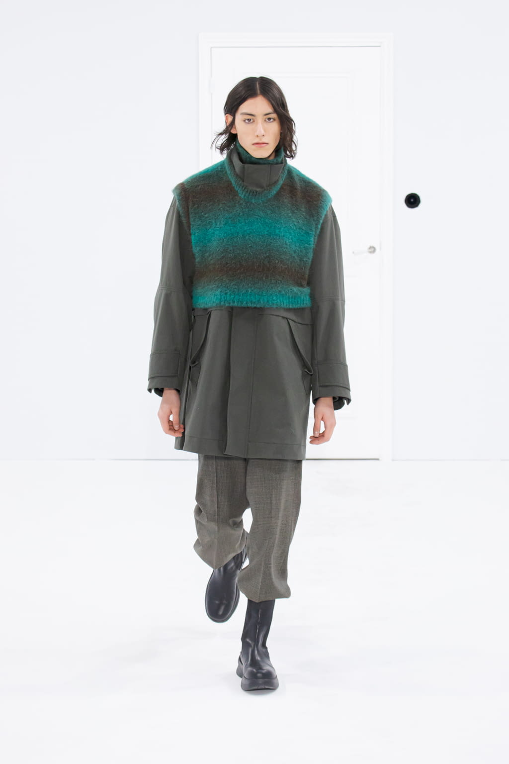 Fashion Week Paris Fall/Winter 2022 look 35 from the Wooyoungmi collection menswear