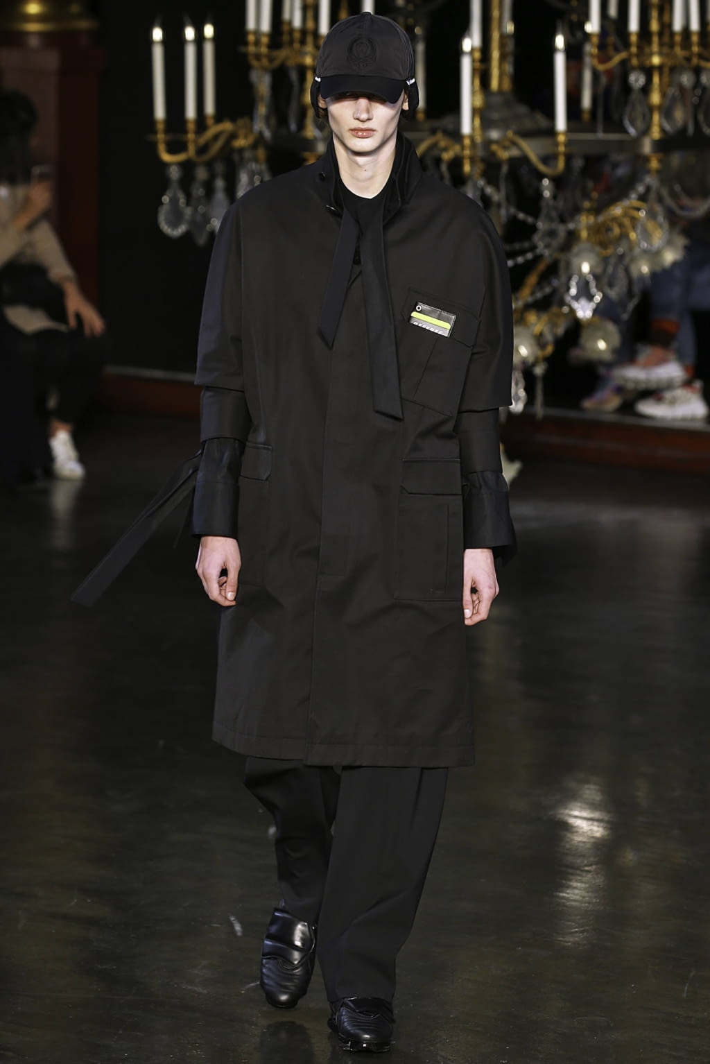 Fashion Week Paris Fall/Winter 2019 look 1 from the Wooyoungmi collection menswear