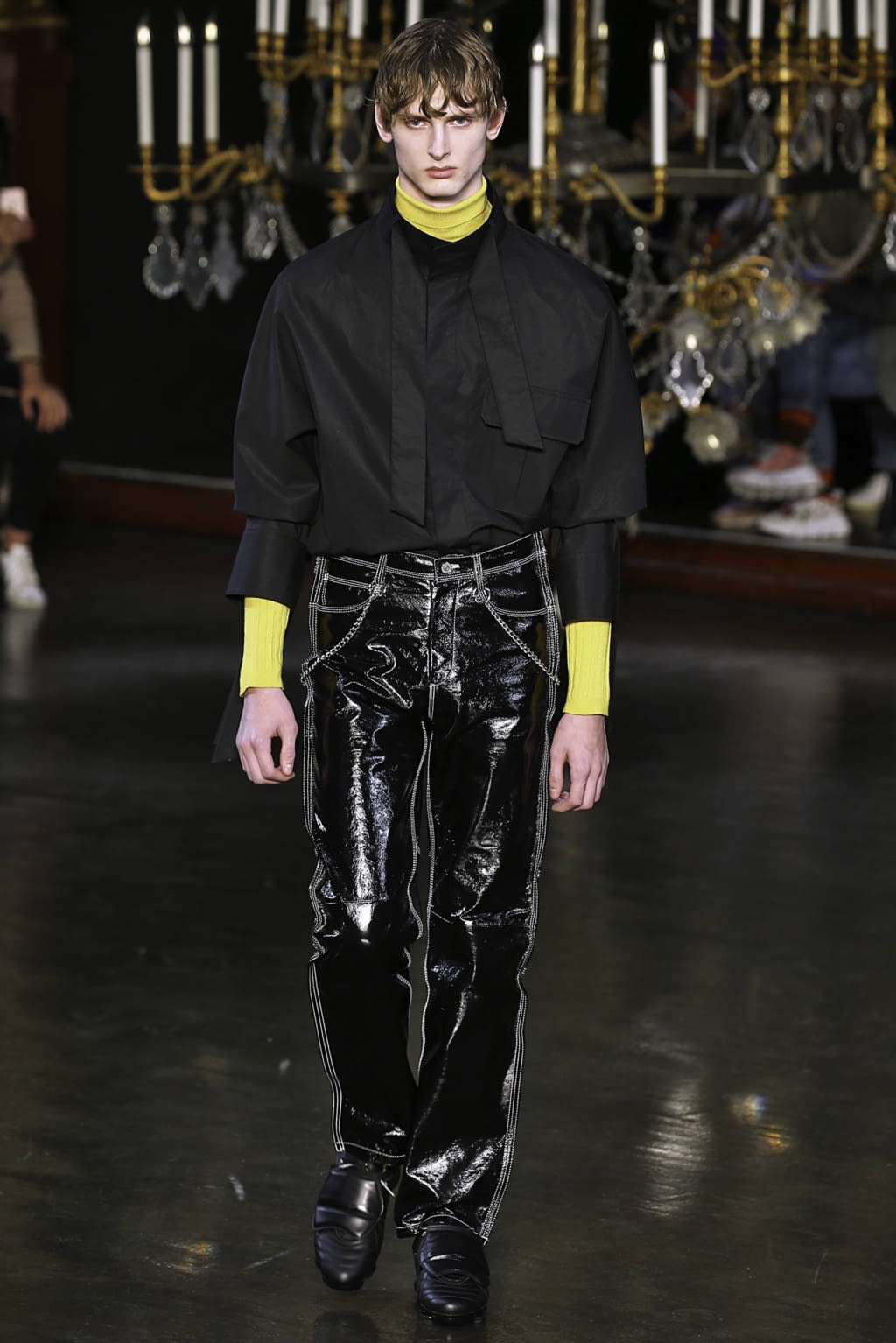 Fashion Week Paris Fall/Winter 2019 look 2 from the Wooyoungmi collection 男装