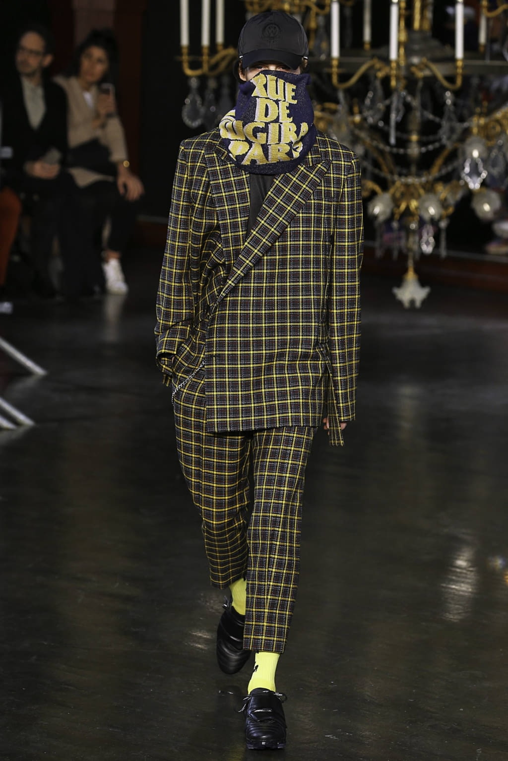 Fashion Week Paris Fall/Winter 2019 look 3 from the Wooyoungmi collection 男装