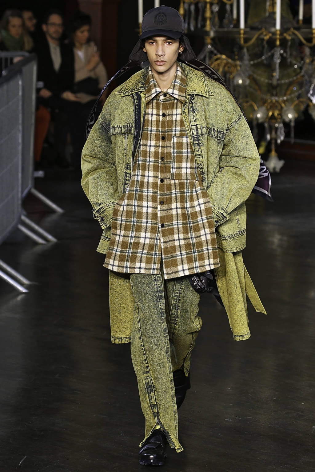 Fashion Week Paris Fall/Winter 2019 look 6 from the Wooyoungmi collection menswear