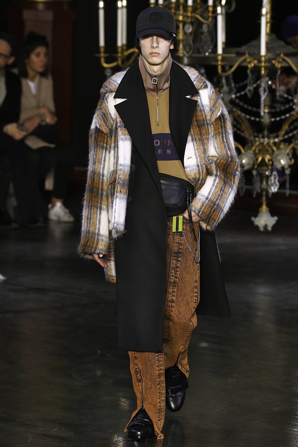Fashion Week Paris Fall/Winter 2019 look 17 from the Wooyoungmi collection menswear