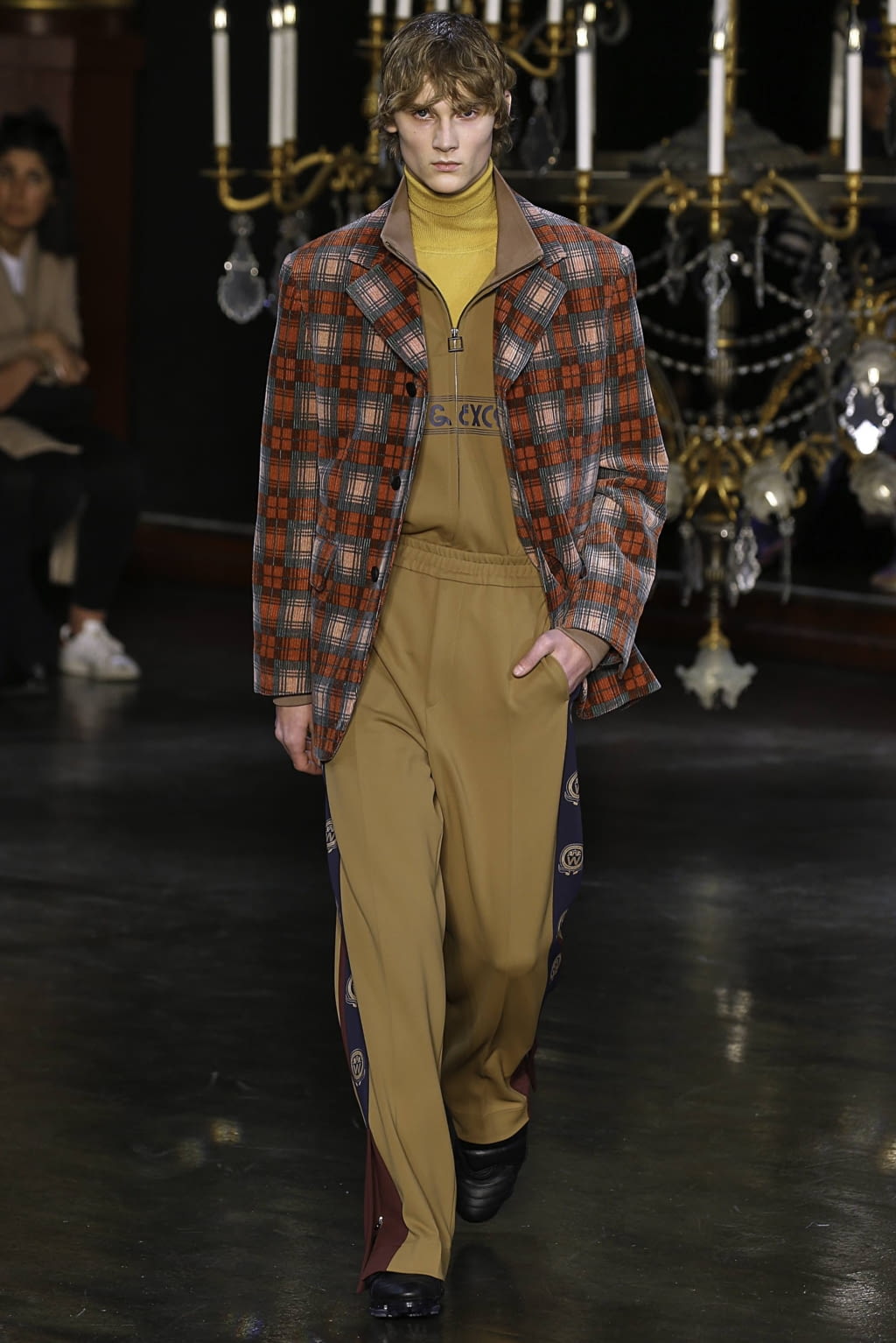Fashion Week Paris Fall/Winter 2019 look 18 from the Wooyoungmi collection menswear