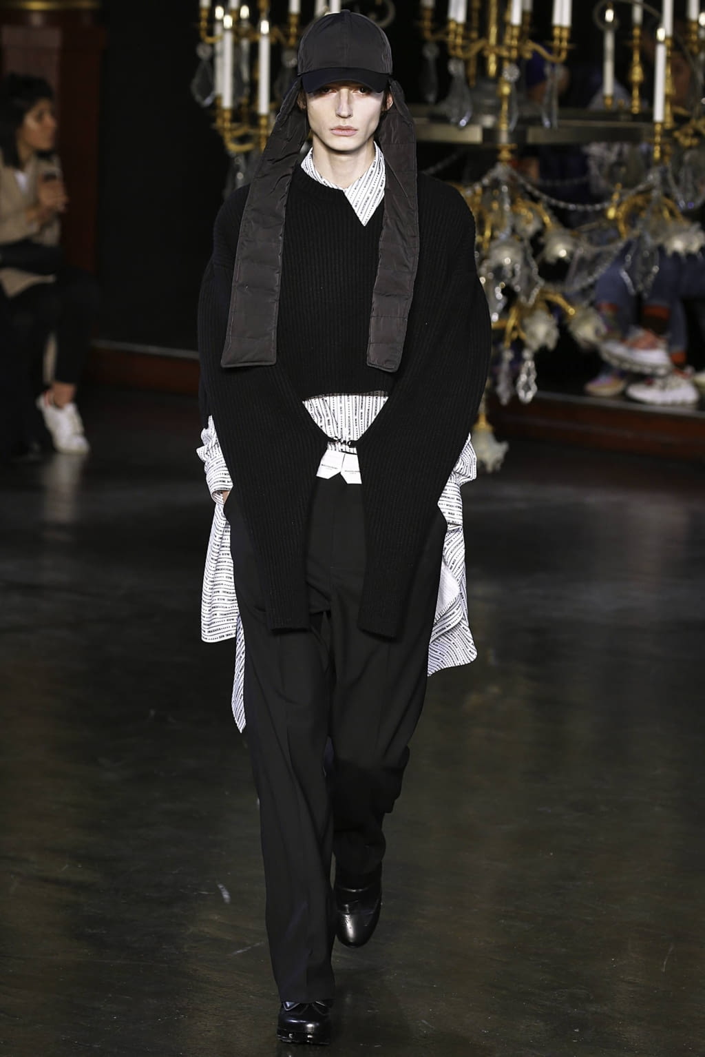 Fashion Week Paris Fall/Winter 2019 look 27 from the Wooyoungmi collection menswear