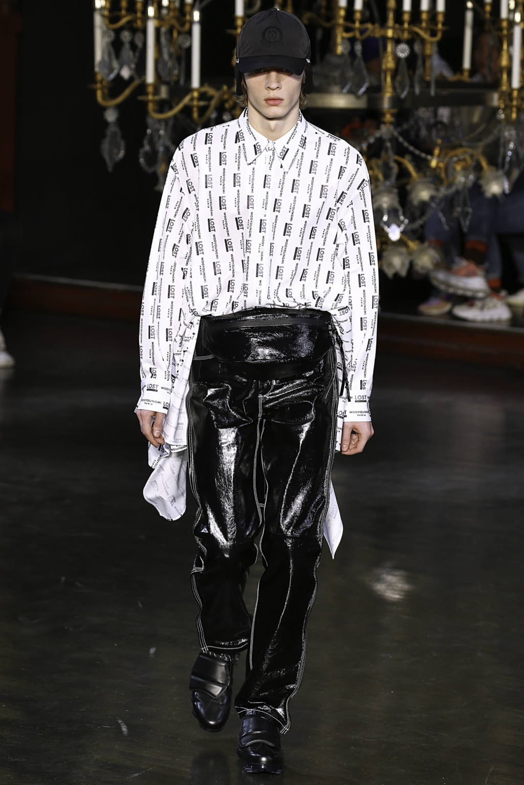 Fashion Week Paris Fall/Winter 2019 look 29 from the Wooyoungmi collection 男装