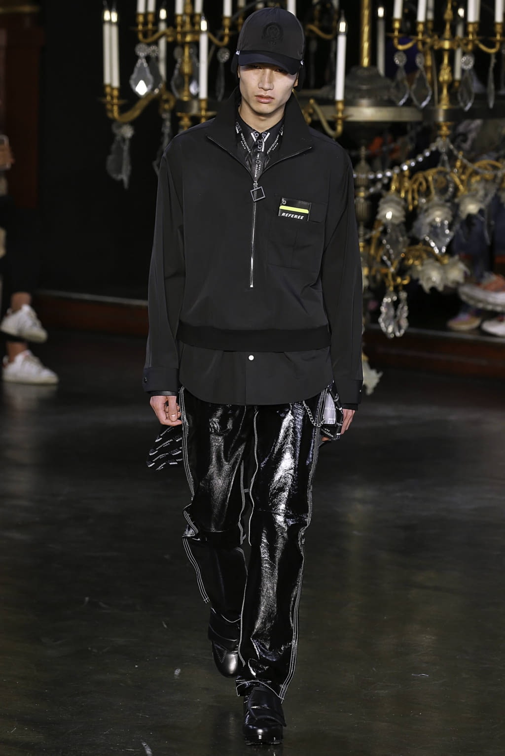 Fashion Week Paris Fall/Winter 2019 look 28 from the Wooyoungmi collection 男装