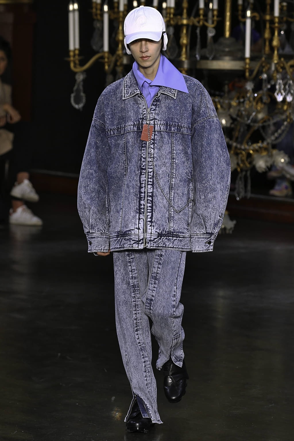 Fashion Week Paris Fall/Winter 2019 look 43 from the Wooyoungmi collection 男装