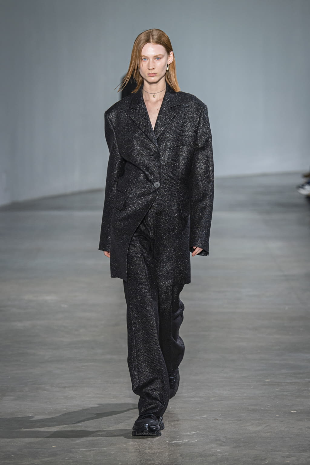 Fashion Week Paris Fall/Winter 2020 look 1 from the Wooyoungmi collection menswear