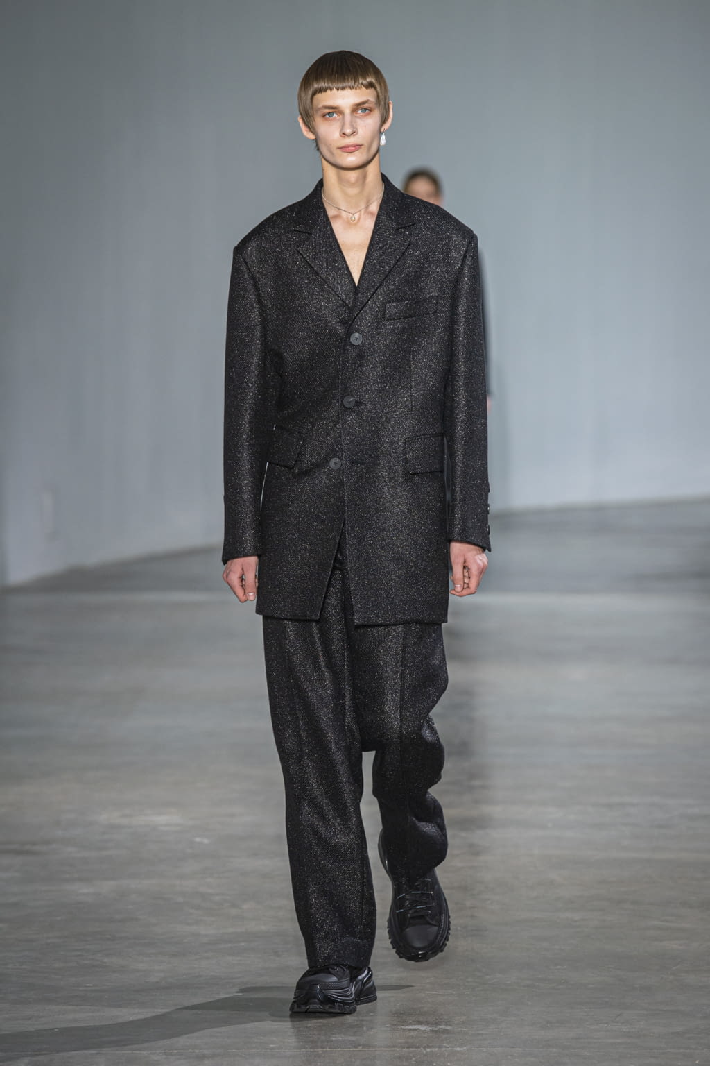 Fashion Week Paris Fall/Winter 2020 look 2 from the Wooyoungmi collection menswear