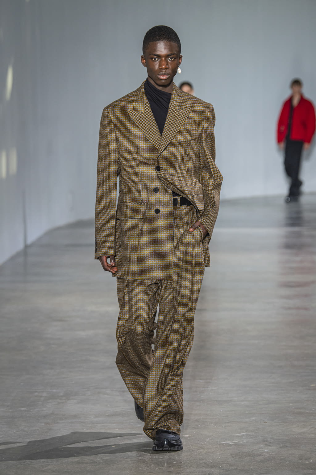 Fashion Week Paris Fall/Winter 2020 look 19 from the Wooyoungmi collection menswear