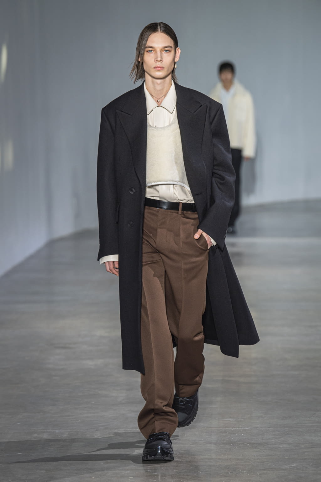 Fashion Week Paris Fall/Winter 2020 look 24 from the Wooyoungmi collection menswear
