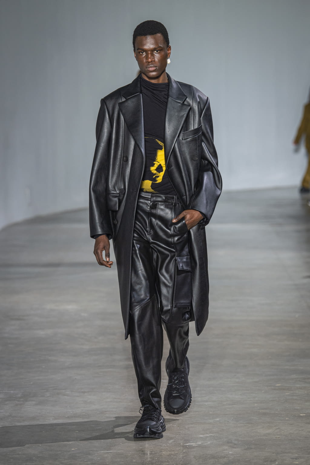 Fashion Week Paris Fall/Winter 2020 look 32 from the Wooyoungmi collection menswear