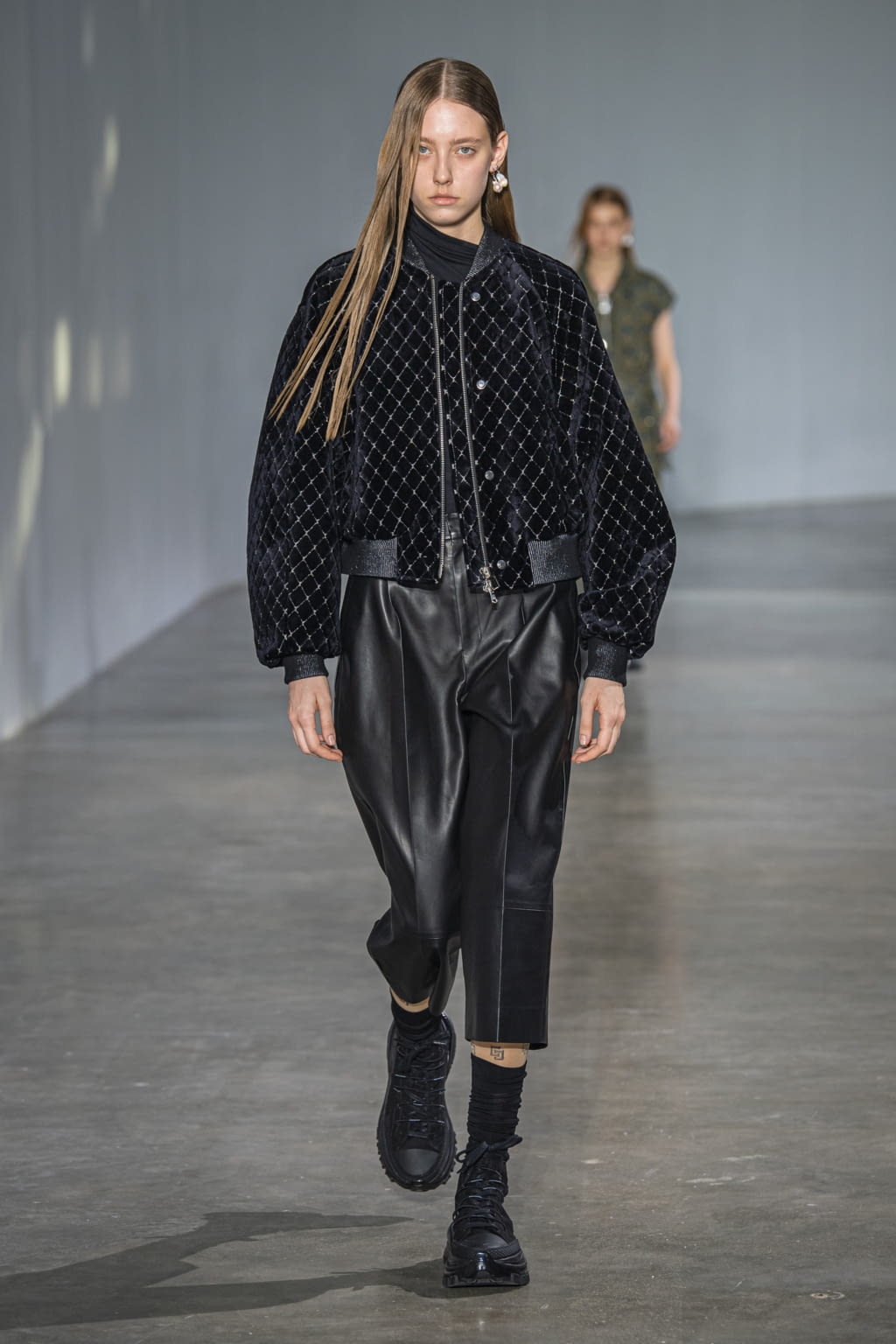 Fashion Week Paris Fall/Winter 2020 look 37 from the Wooyoungmi collection menswear