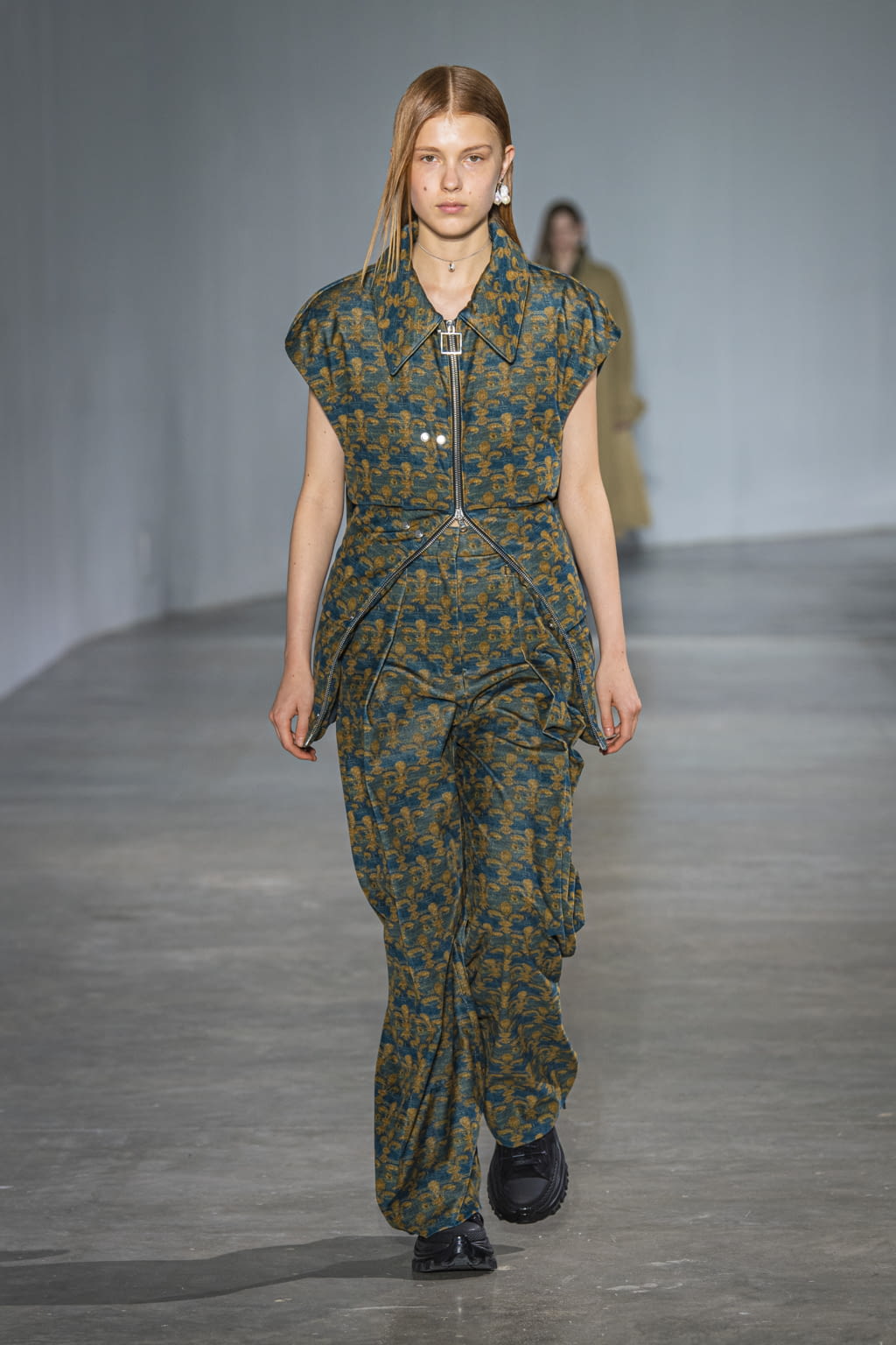 Fashion Week Paris Fall/Winter 2020 look 38 from the Wooyoungmi collection menswear