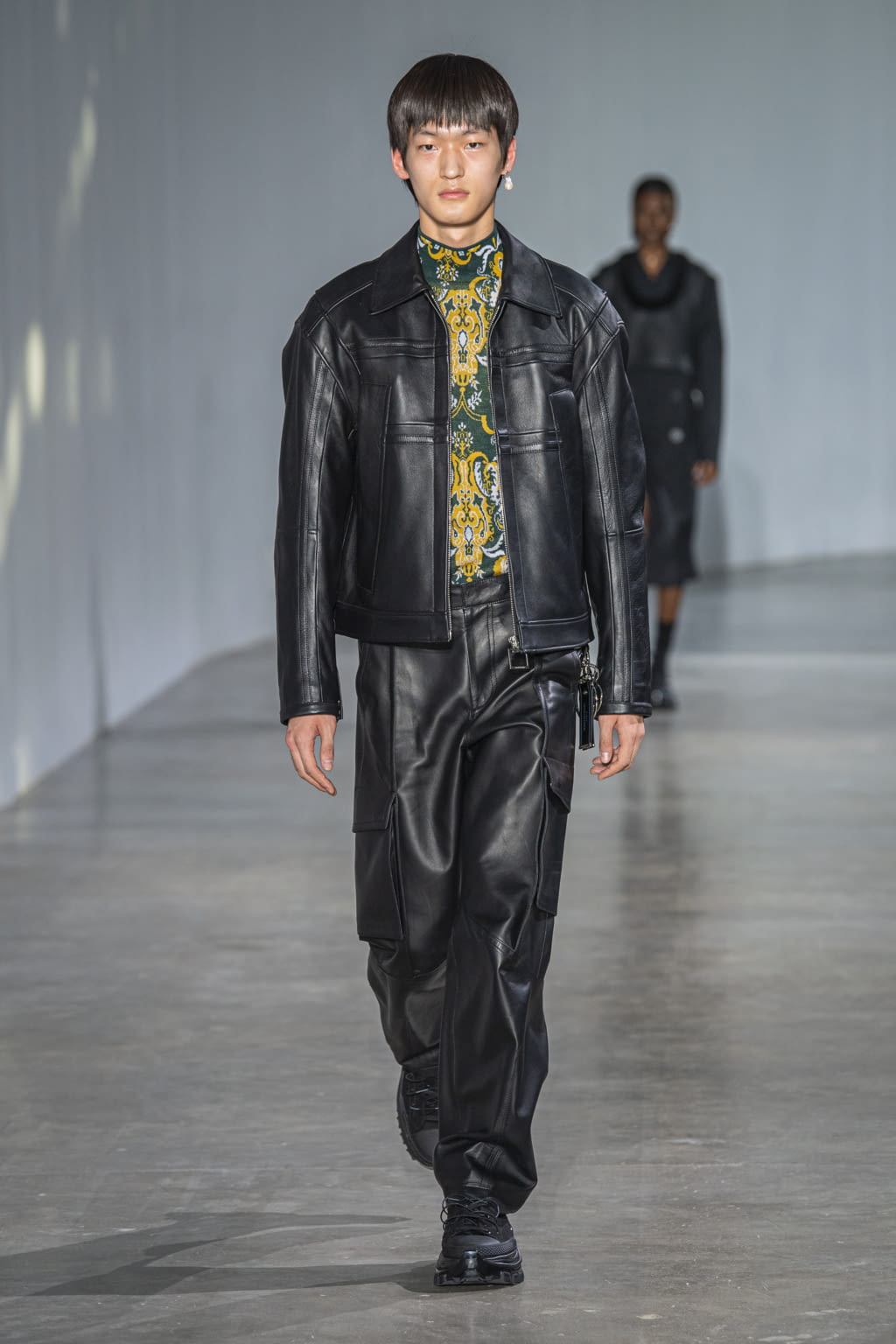 Fashion Week Paris Fall/Winter 2020 look 45 from the Wooyoungmi collection 男装