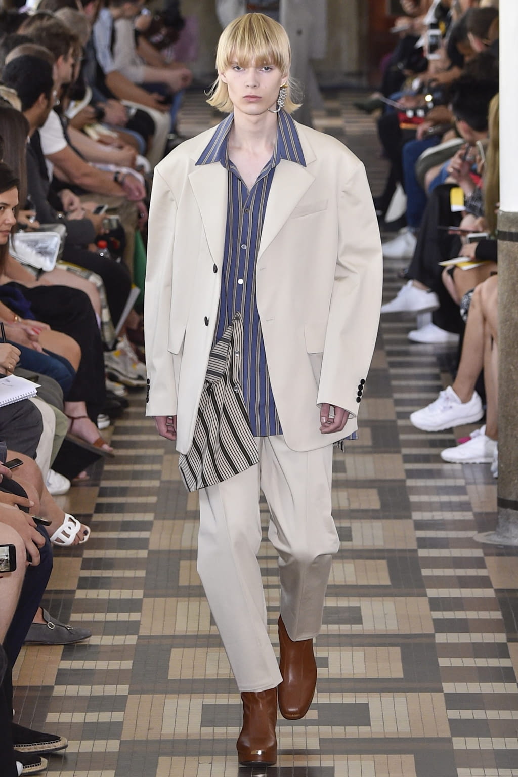 Fashion Week Paris Spring/Summer 2019 look 7 from the Wooyoungmi collection menswear