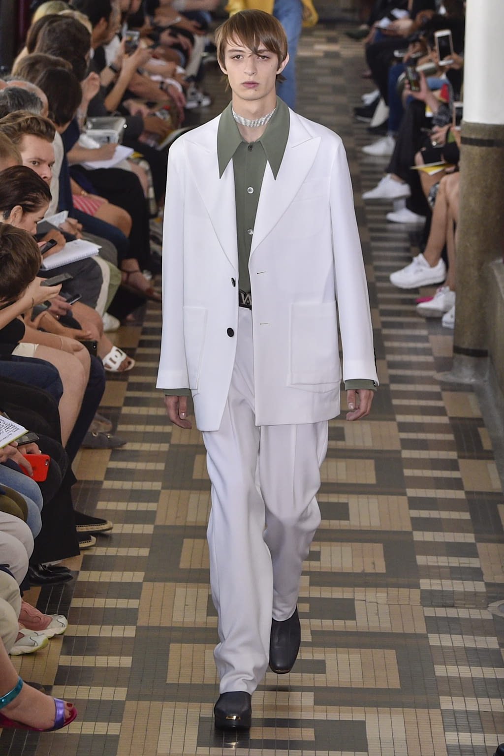 Fashion Week Paris Spring/Summer 2019 look 12 from the Wooyoungmi collection 男装