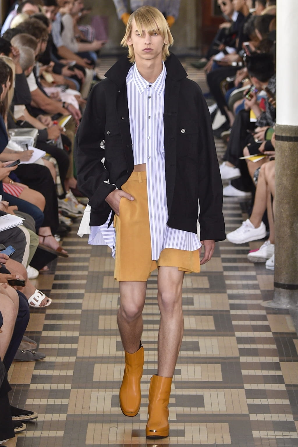 Fashion Week Paris Spring/Summer 2019 look 16 from the Wooyoungmi collection menswear