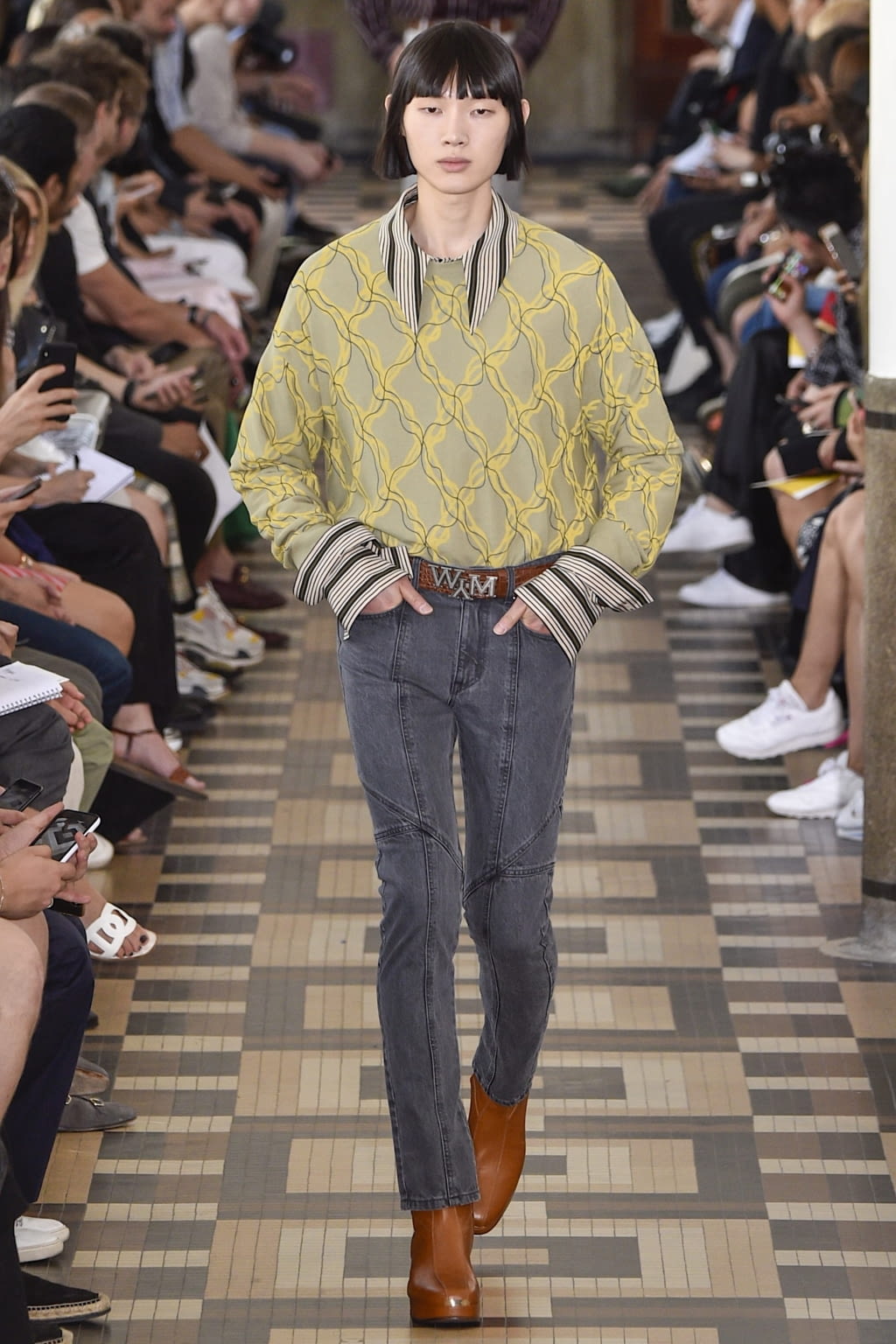 Fashion Week Paris Spring/Summer 2019 look 15 from the Wooyoungmi collection 男装