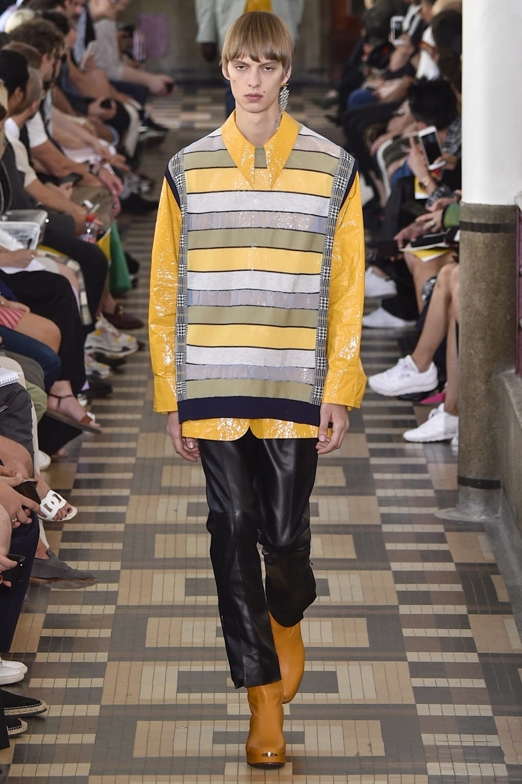 Fashion Week Paris Spring/Summer 2019 look 21 from the Wooyoungmi collection menswear