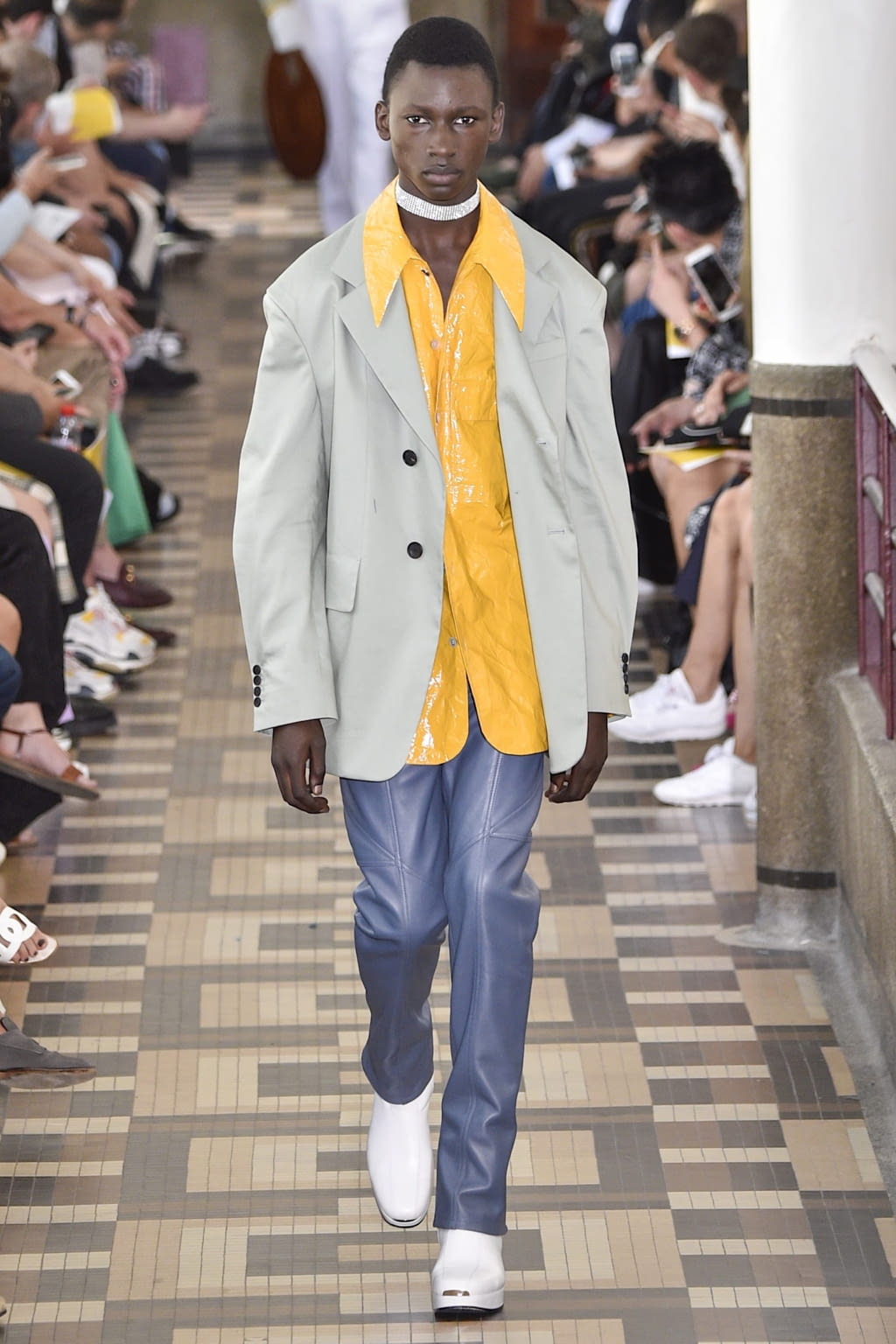 Fashion Week Paris Spring/Summer 2019 look 22 from the Wooyoungmi collection 男装