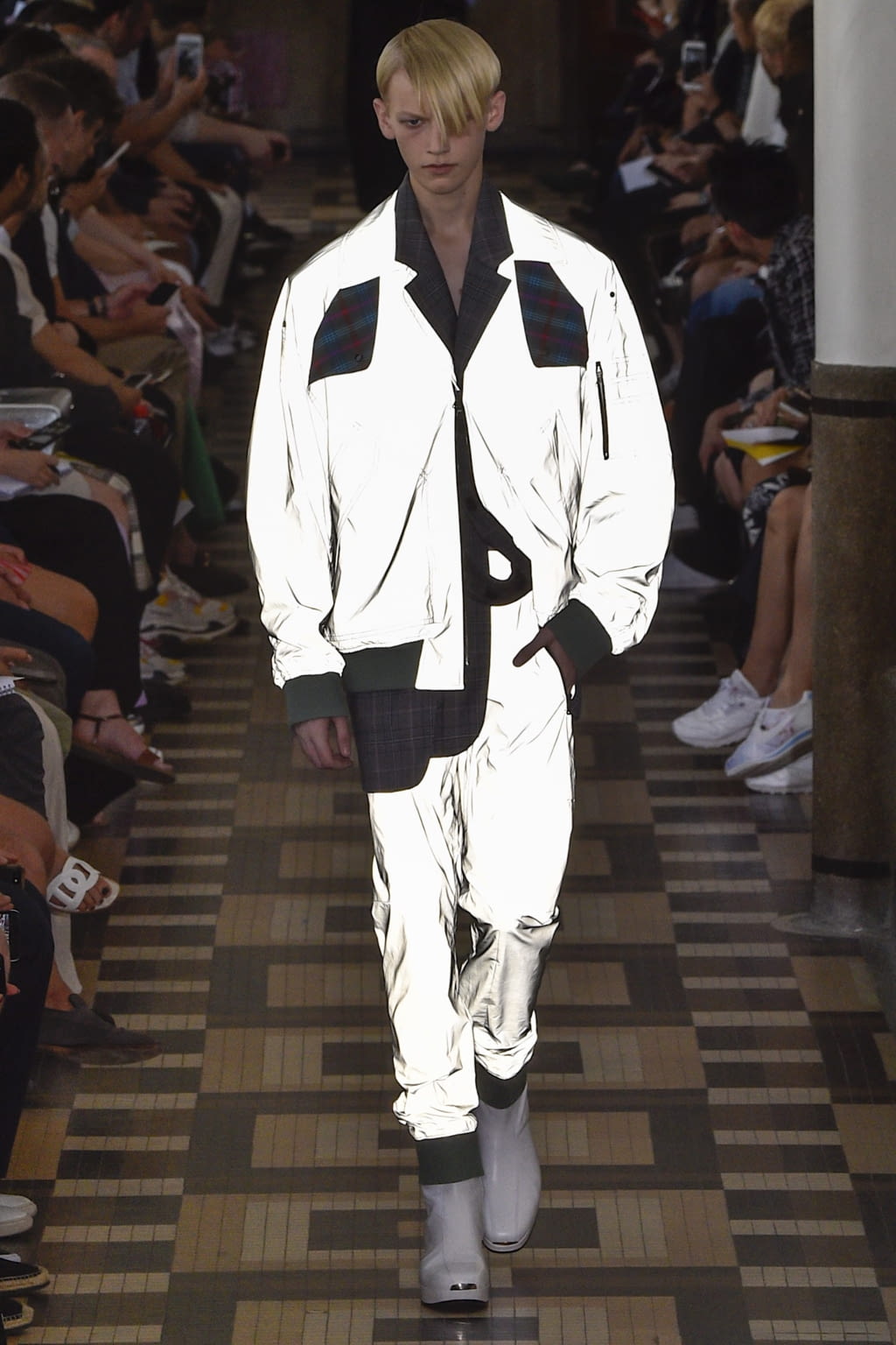 Fashion Week Paris Spring/Summer 2019 look 25 from the Wooyoungmi collection menswear