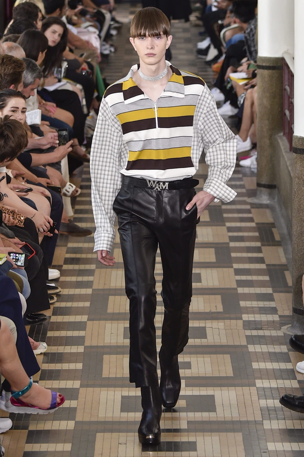 Fashion Week Paris Spring/Summer 2019 look 30 from the Wooyoungmi collection 男装
