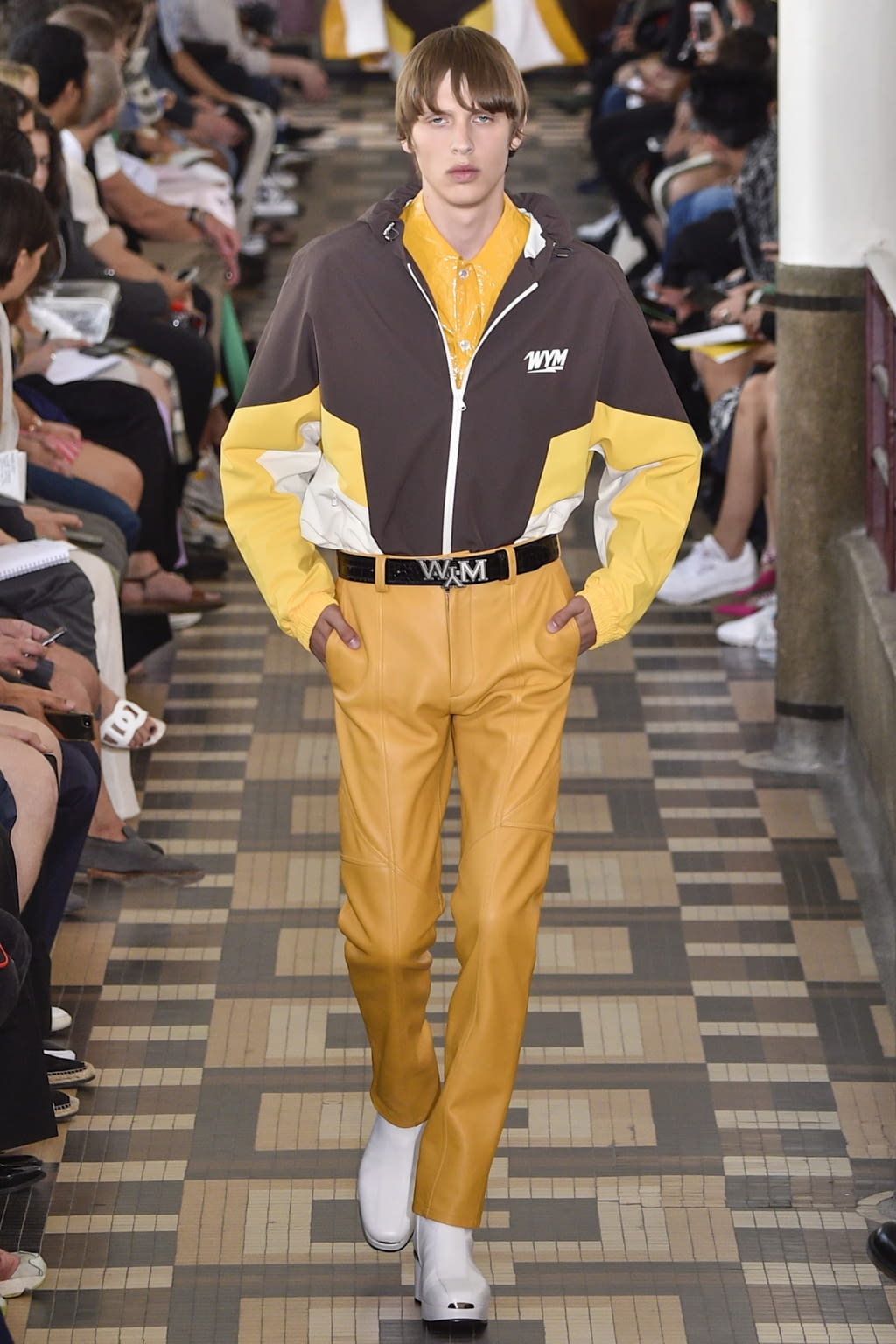Fashion Week Paris Spring/Summer 2019 look 32 from the Wooyoungmi collection 男装