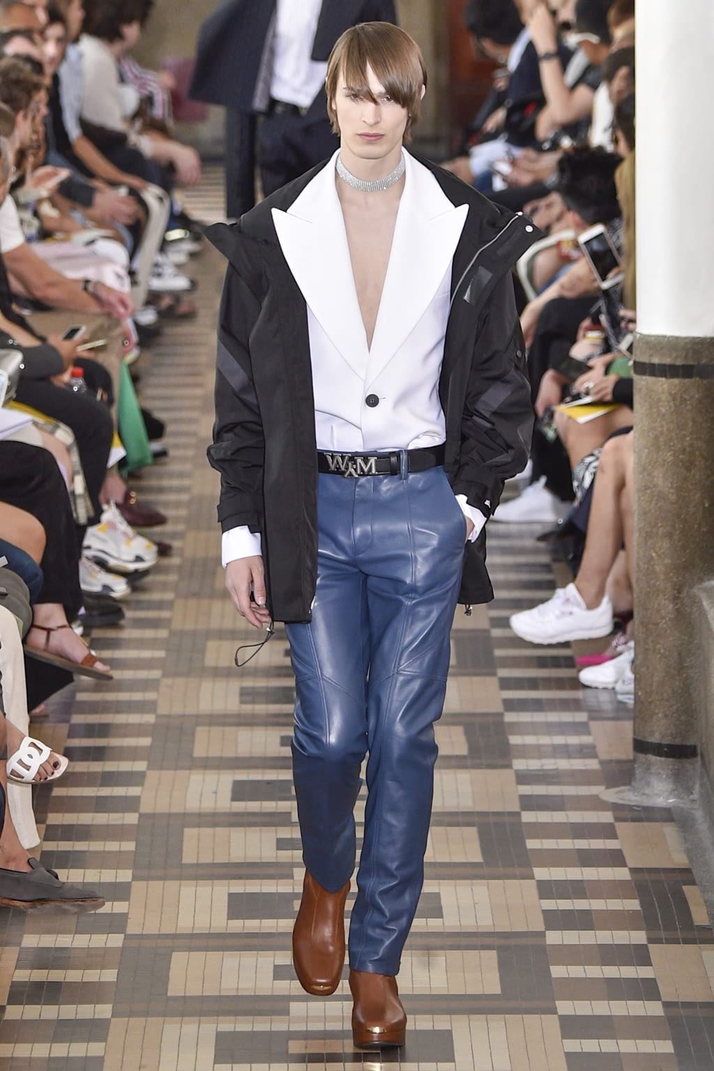 Fashion Week Paris Spring/Summer 2019 look 37 from the Wooyoungmi collection 男装