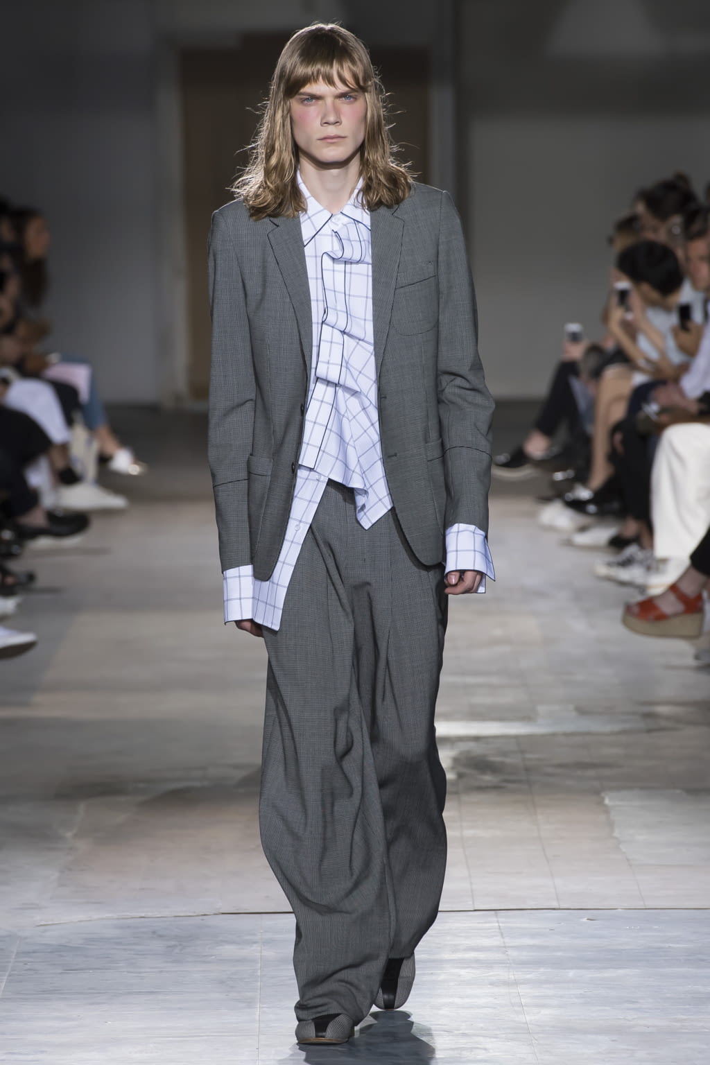 Fashion Week Paris Spring/Summer 2017 look 1 from the Wooyoungmi collection 男装