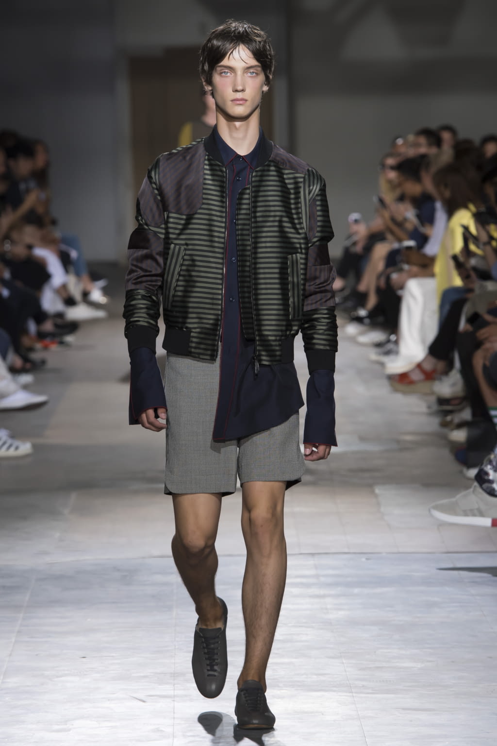 Fashion Week Paris Spring/Summer 2017 look 19 from the Wooyoungmi collection 男装