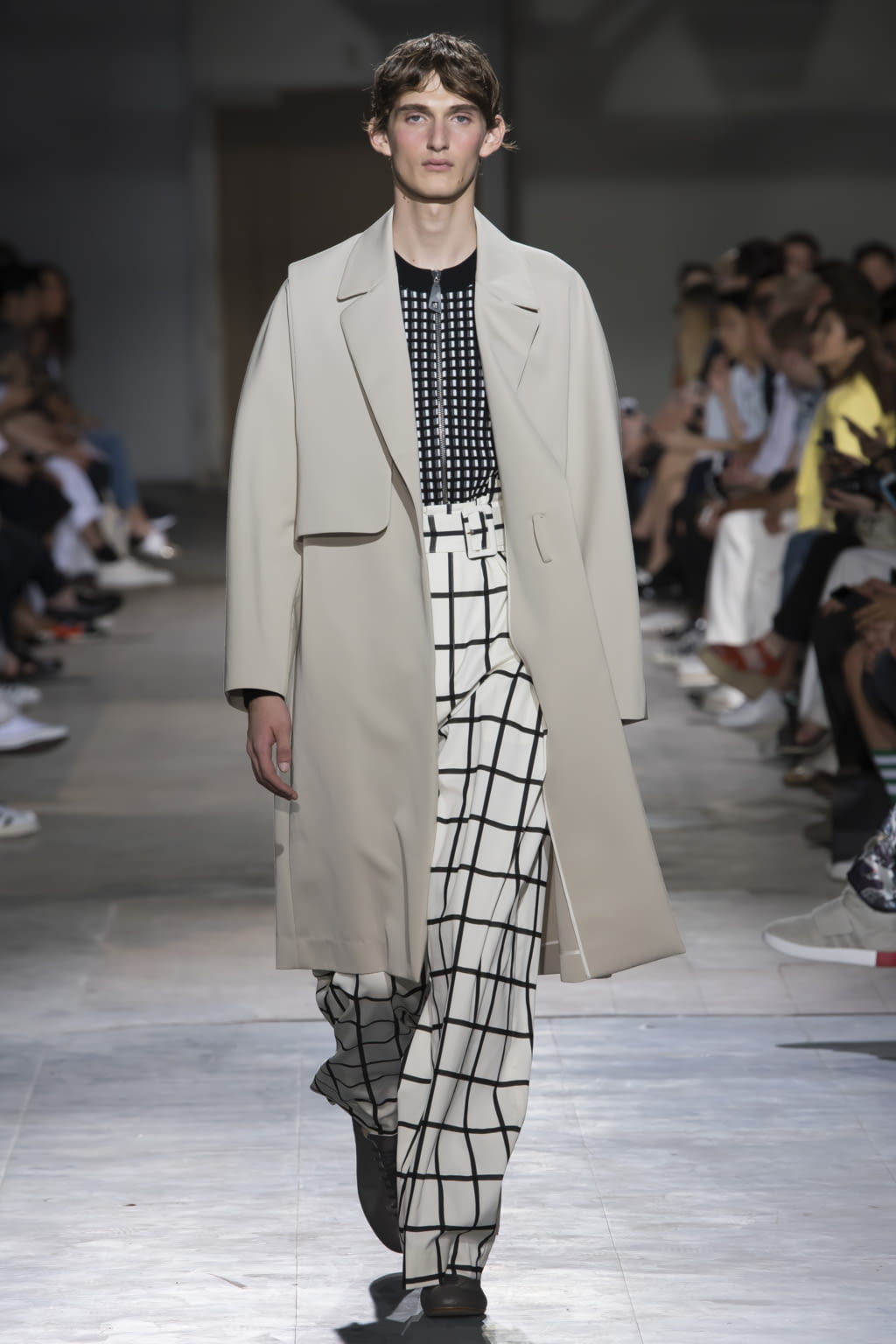 Fashion Week Paris Spring/Summer 2017 look 25 from the Wooyoungmi collection 男装