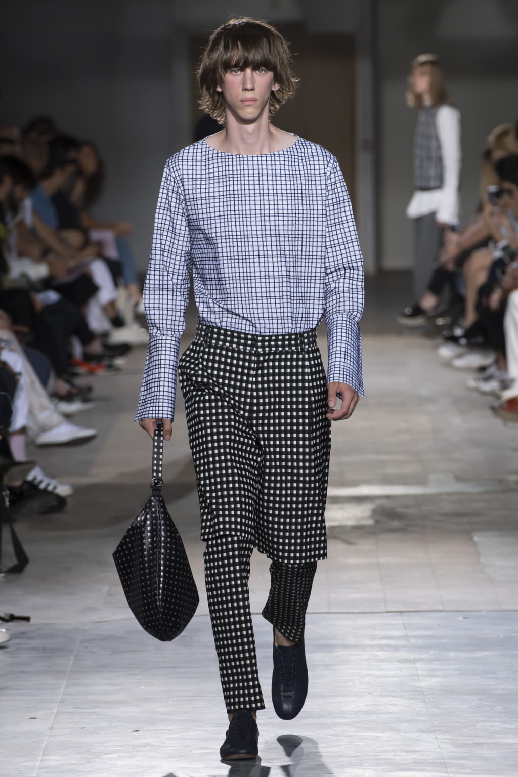 Fashion Week Paris Spring/Summer 2017 look 33 from the Wooyoungmi collection menswear