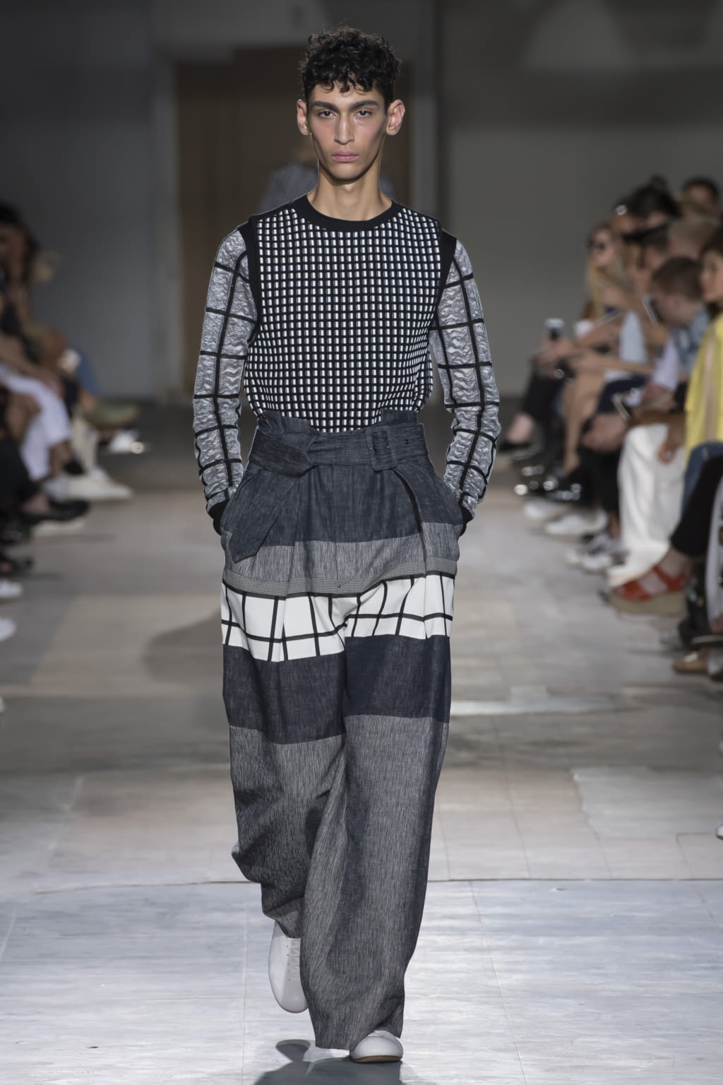 Fashion Week Paris Spring/Summer 2017 look 40 de la collection Wooyoungmi menswear