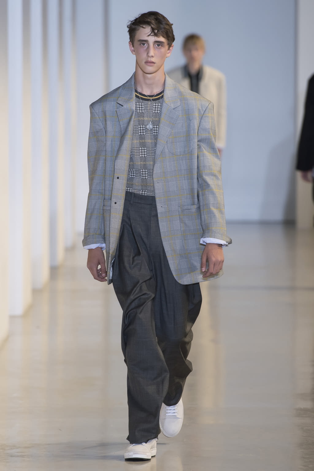 Fashion Week Paris Spring/Summer 2018 look 10 from the Wooyoungmi collection menswear