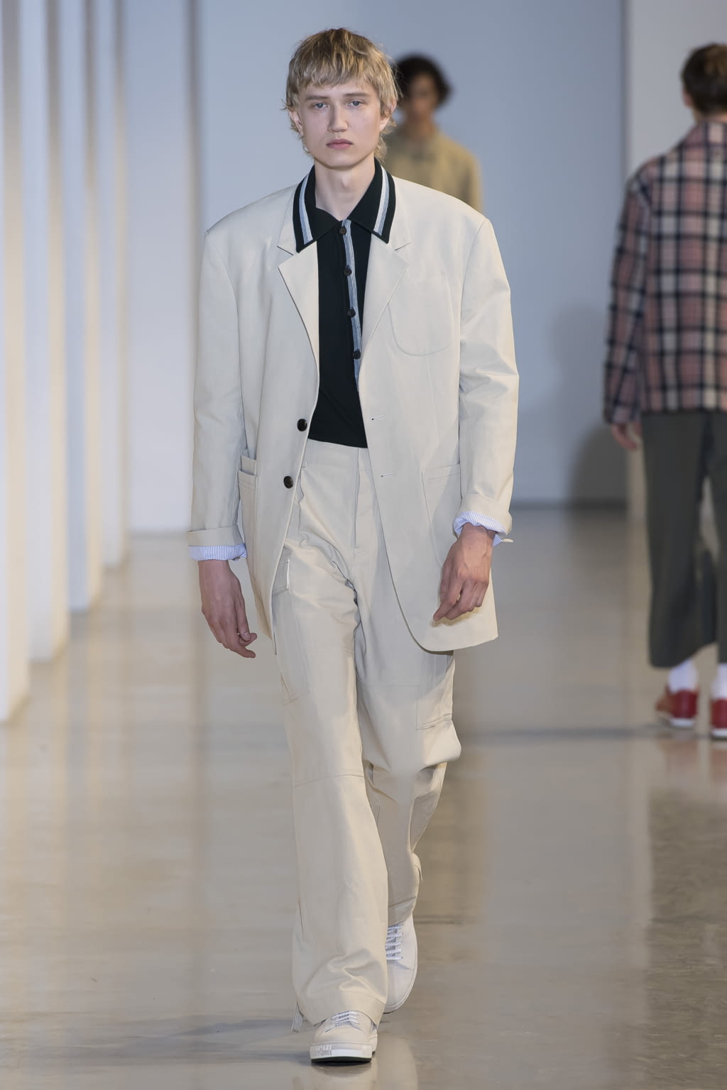 Fashion Week Paris Spring/Summer 2018 look 11 from the Wooyoungmi collection menswear