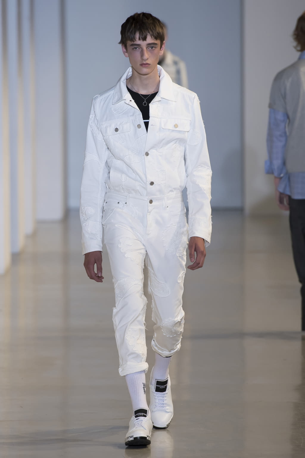 Fashion Week Paris Spring/Summer 2018 look 17 from the Wooyoungmi collection menswear