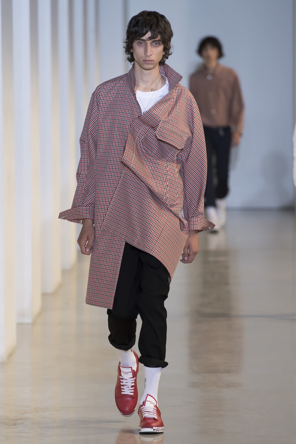 Fashion Week Paris Spring/Summer 2018 look 19 from the Wooyoungmi collection menswear