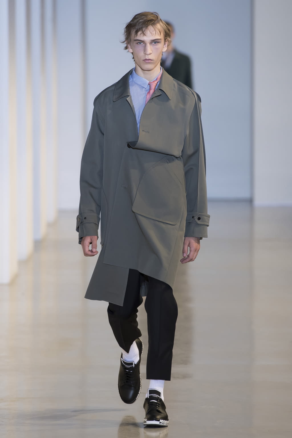 Fashion Week Paris Spring/Summer 2018 look 2 from the Wooyoungmi collection menswear