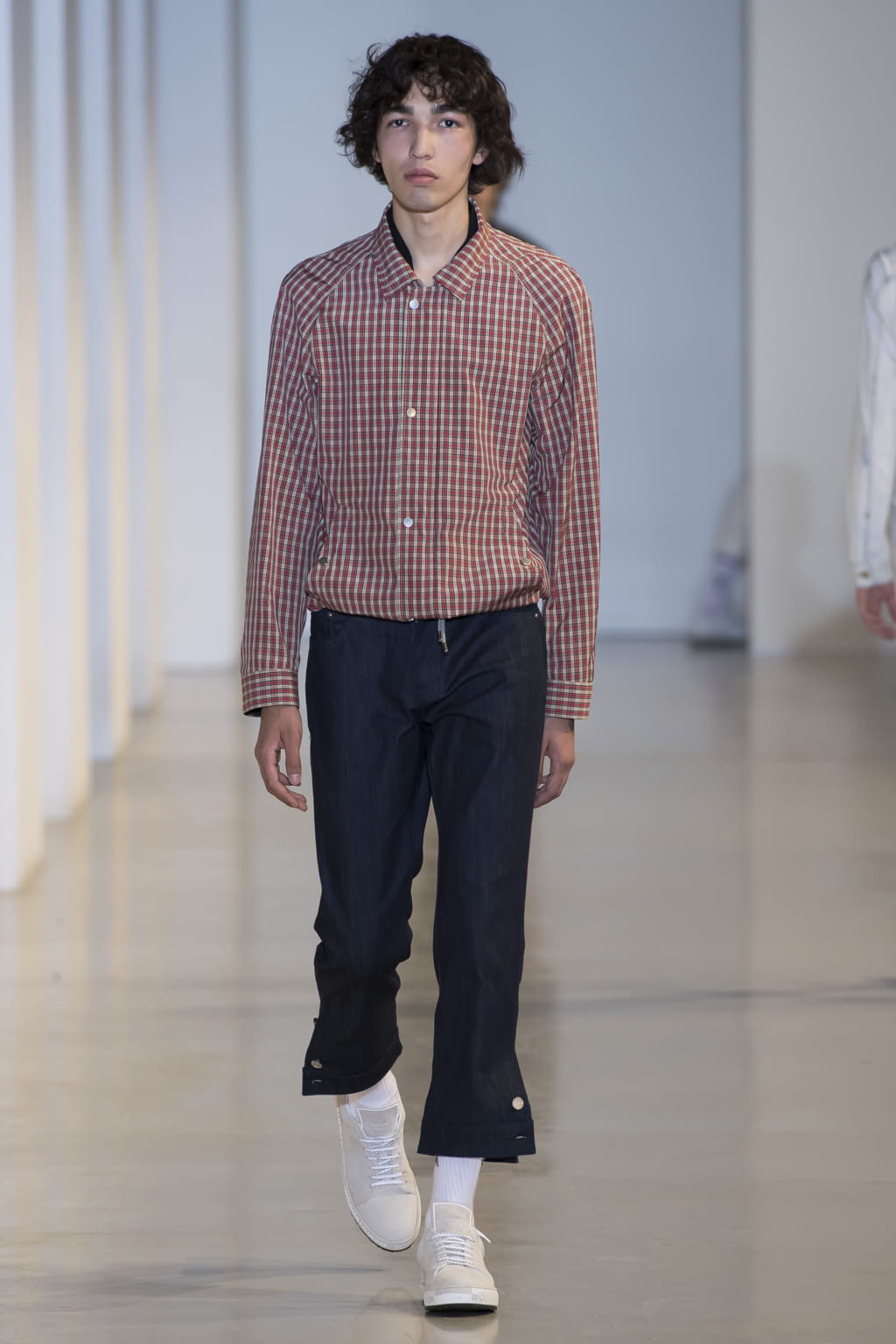 Fashion Week Paris Spring/Summer 2018 look 20 from the Wooyoungmi collection 男装