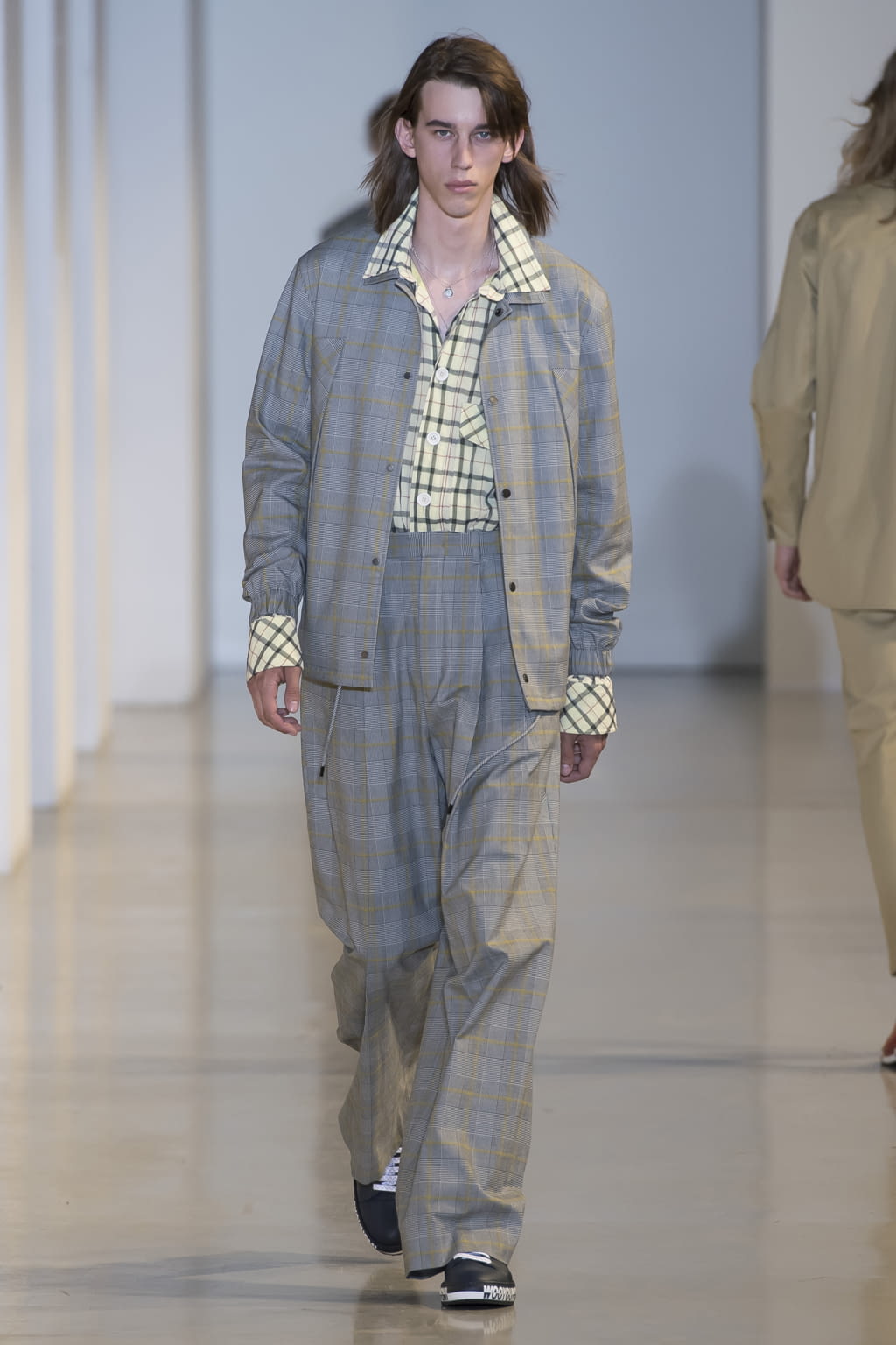 Fashion Week Paris Spring/Summer 2018 look 27 from the Wooyoungmi collection menswear