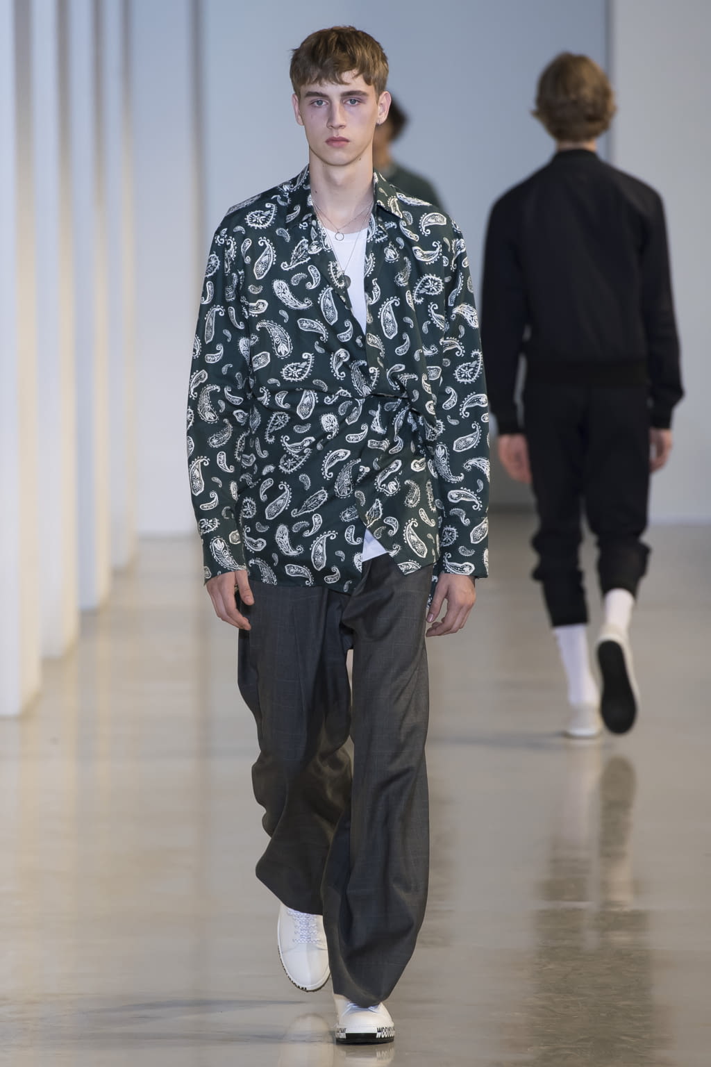 Fashion Week Paris Spring/Summer 2018 look 31 from the Wooyoungmi collection menswear