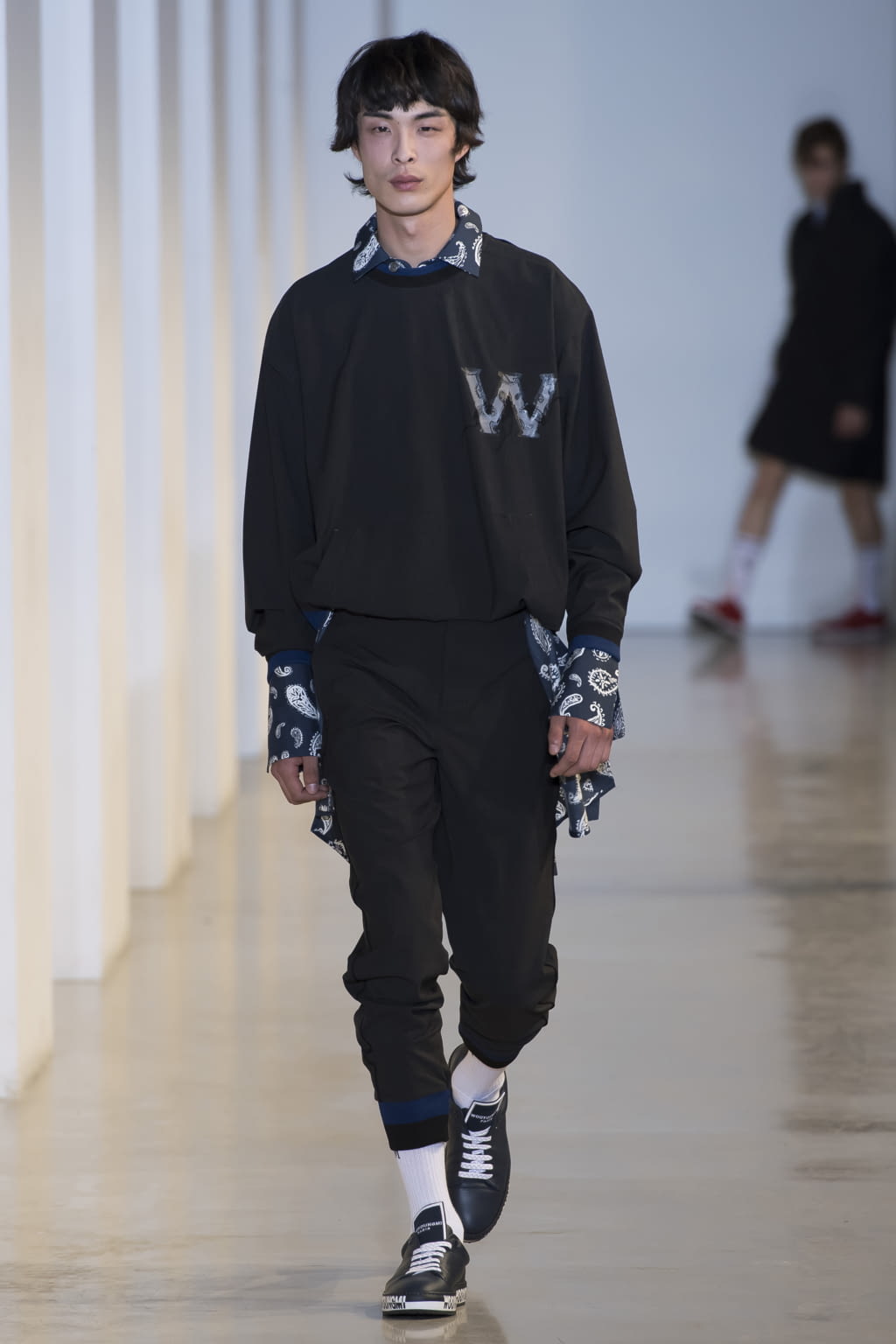 Fashion Week Paris Spring/Summer 2018 look 35 from the Wooyoungmi collection menswear