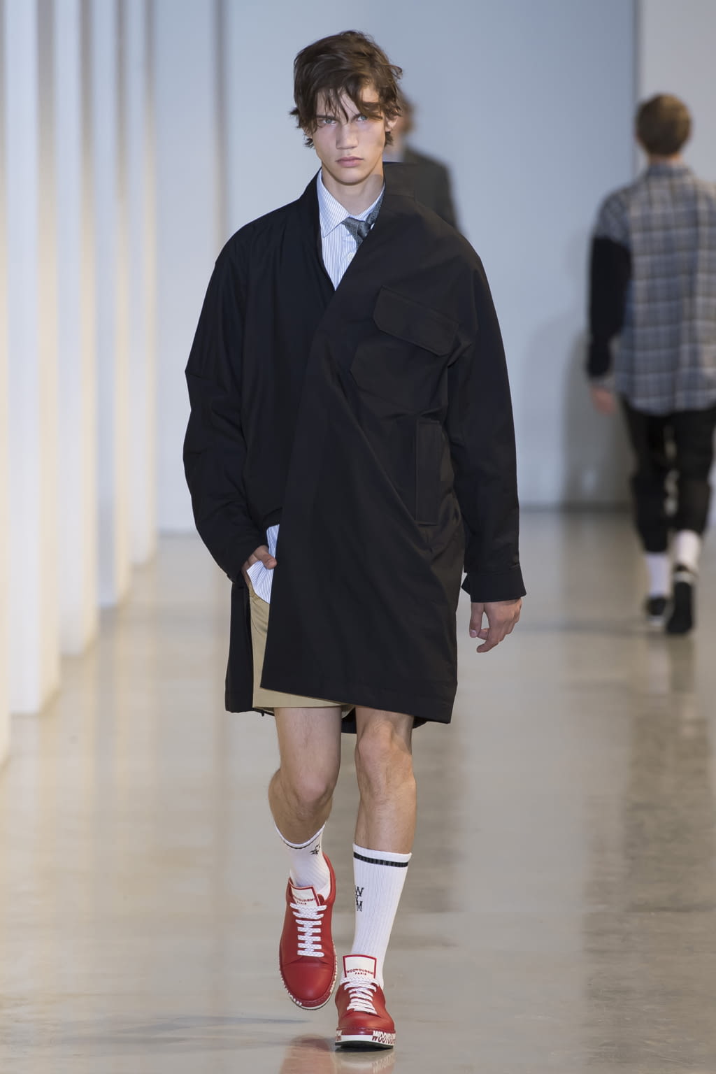 Fashion Week Paris Spring/Summer 2018 look 36 from the Wooyoungmi collection 男装