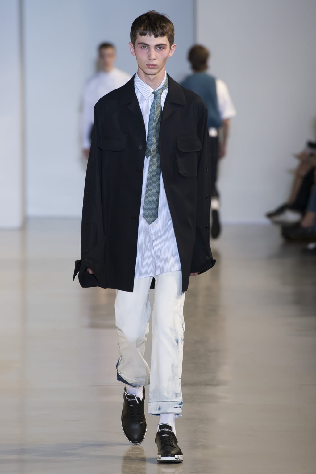 Fashion Week Paris Spring/Summer 2018 look 42 from the Wooyoungmi collection menswear