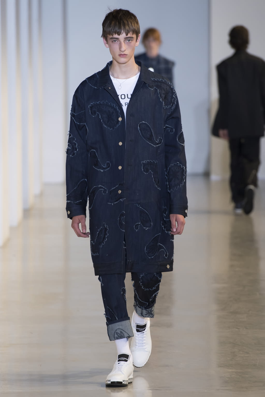 Fashion Week Paris Spring/Summer 2018 look 46 from the Wooyoungmi collection 男装