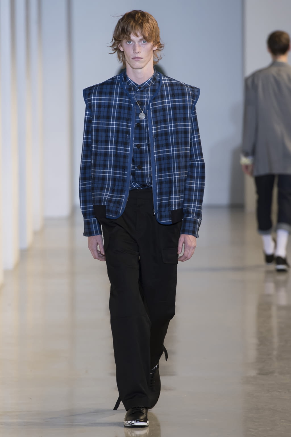 Fashion Week Paris Spring/Summer 2018 look 47 from the Wooyoungmi collection 男装