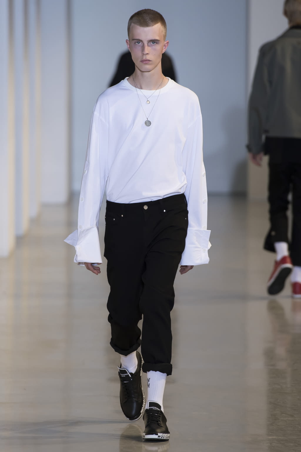 Fashion Week Paris Spring/Summer 2018 look 6 from the Wooyoungmi collection menswear
