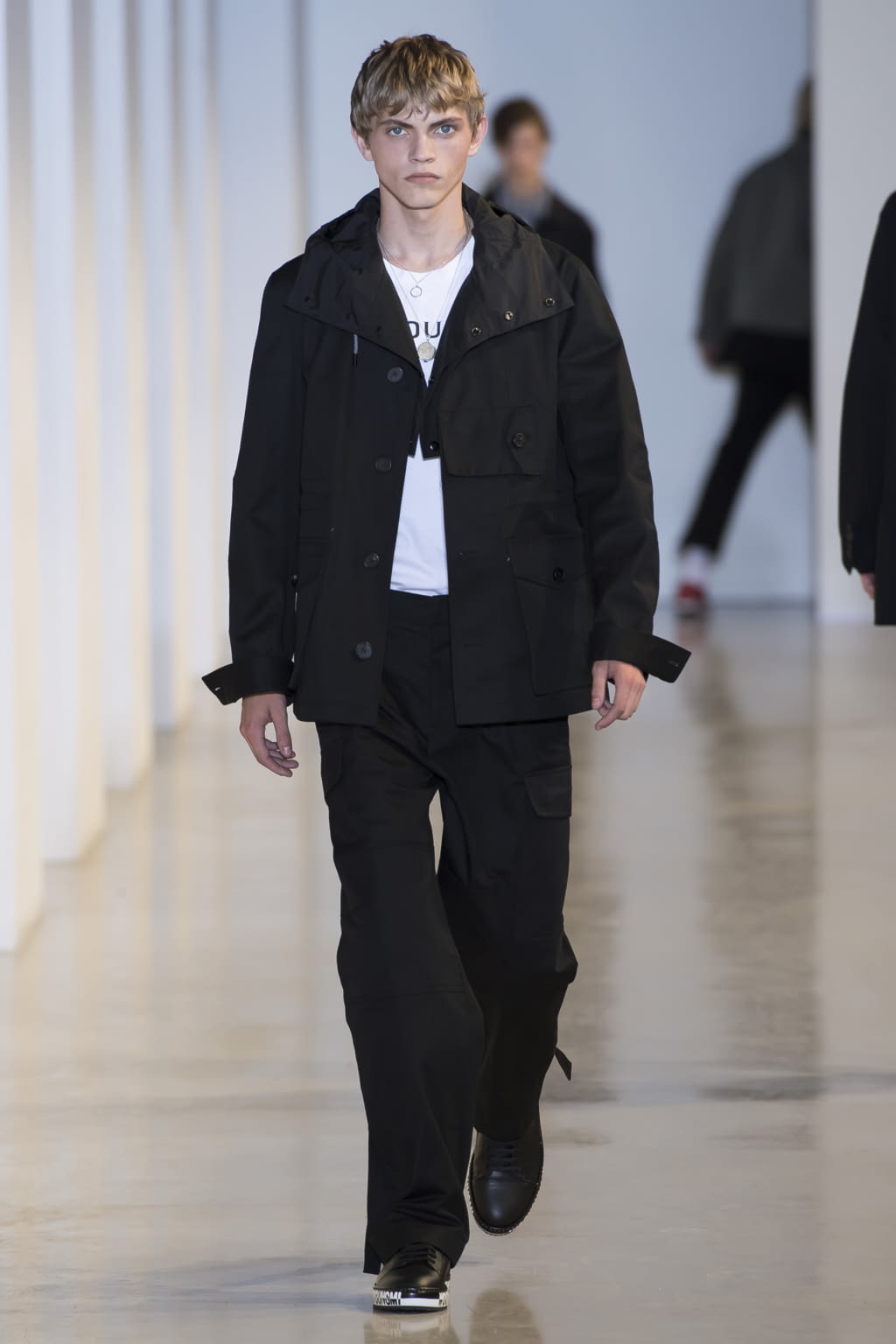 Fashion Week Paris Spring/Summer 2018 look 7 from the Wooyoungmi collection menswear